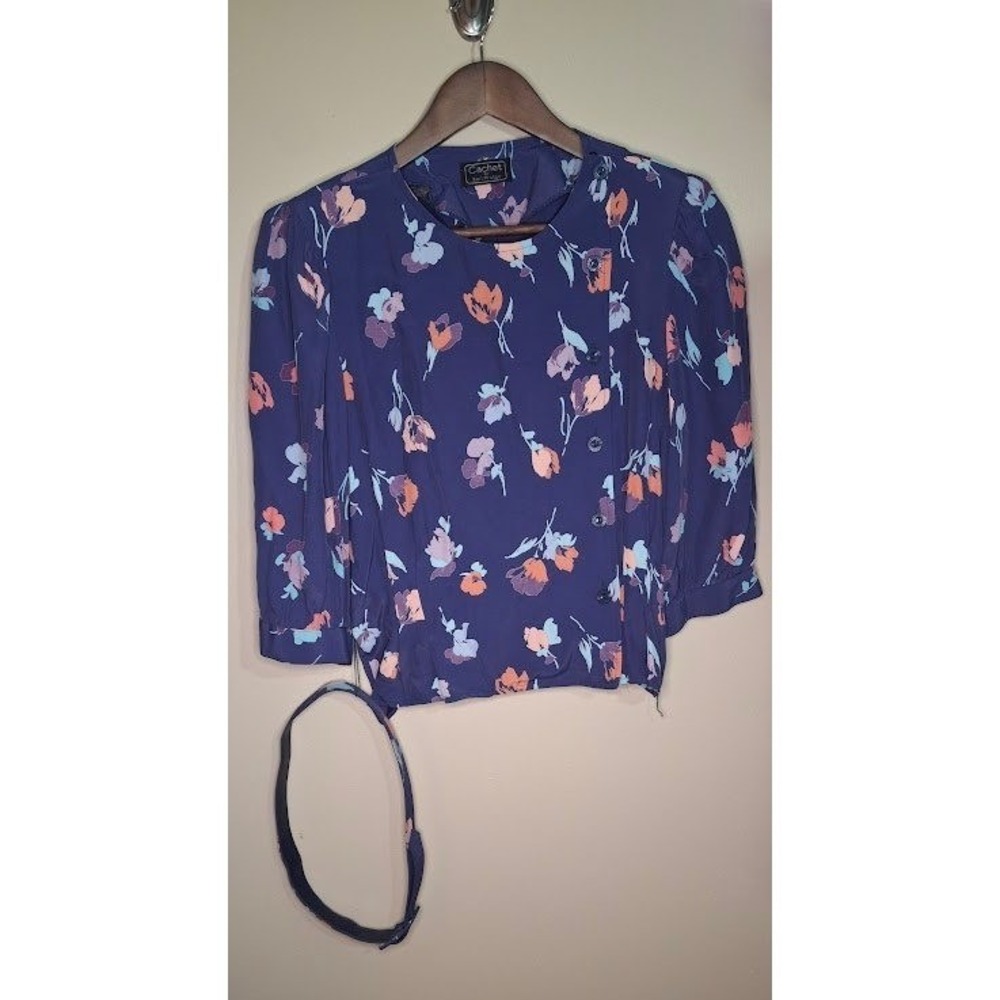 Cachet by Bari Protas Vintage Floral Blouse Purple Rayon Side Button Top Belted